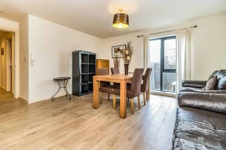 2 Bed Flat to Rent Salford Quays Secure Parking Open Plan Living