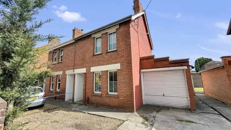 2 Bedroom House For Sale in Westbury