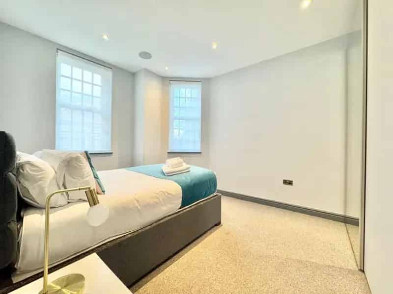 Modern Fully Furnished Luxury Apartment All Bills Included