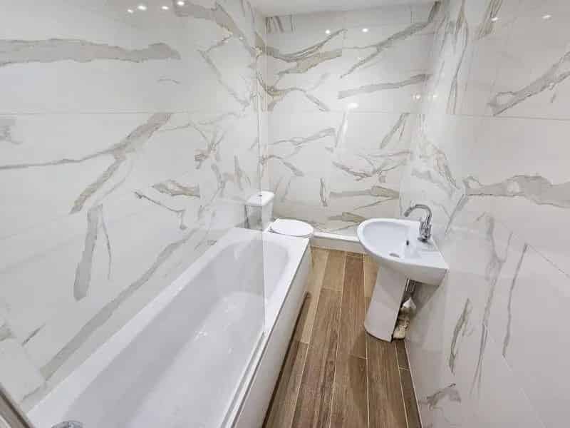 Spacious Ground Floor Studio Apartment with Own Entrance