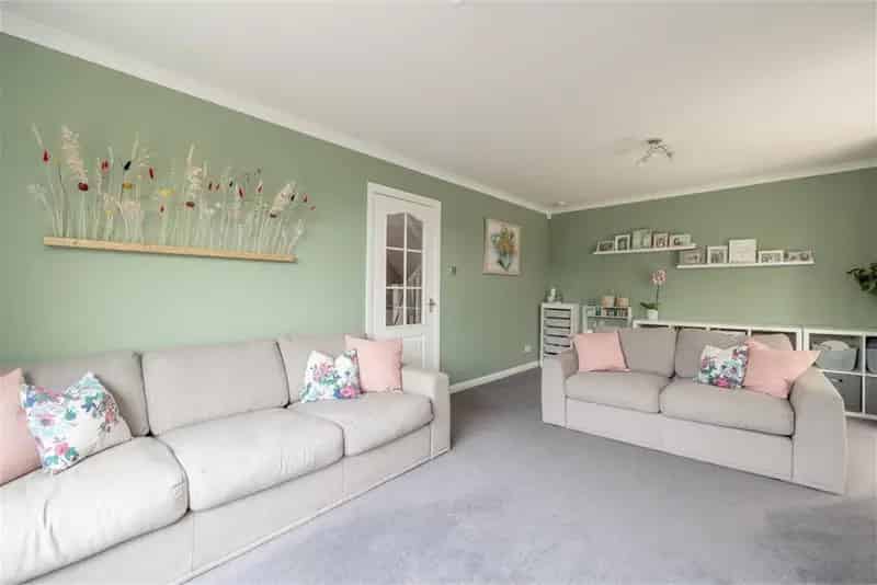 3 Bed Detached House with 2 Reception Rooms and Stunning Views