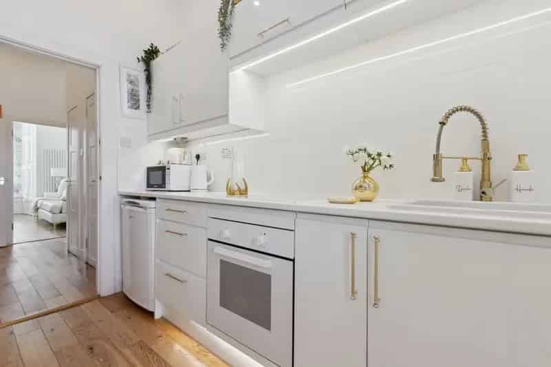 Beautiful 1-Bed Ground Floor Apartment Newington Private Parking Garden