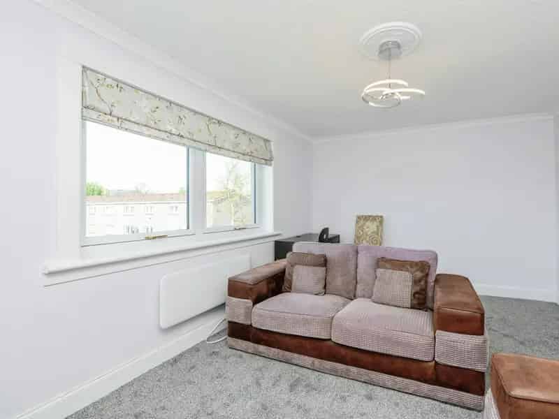 Spacious 2-Bed Flat near Victoria Hospital Kirkcaldy