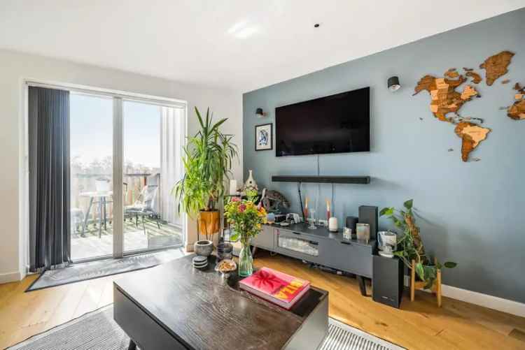 Stunning 2-Bed Apartment South Norwood Recreation Ground Views