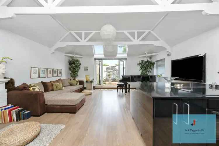 2 Bedroom Bungalow for Sale in Roedean
