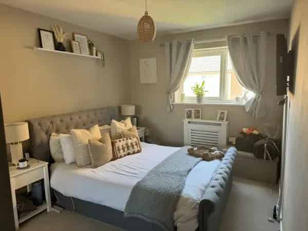 Spacious 2 Bedroom Flat with Balcony and Parking
