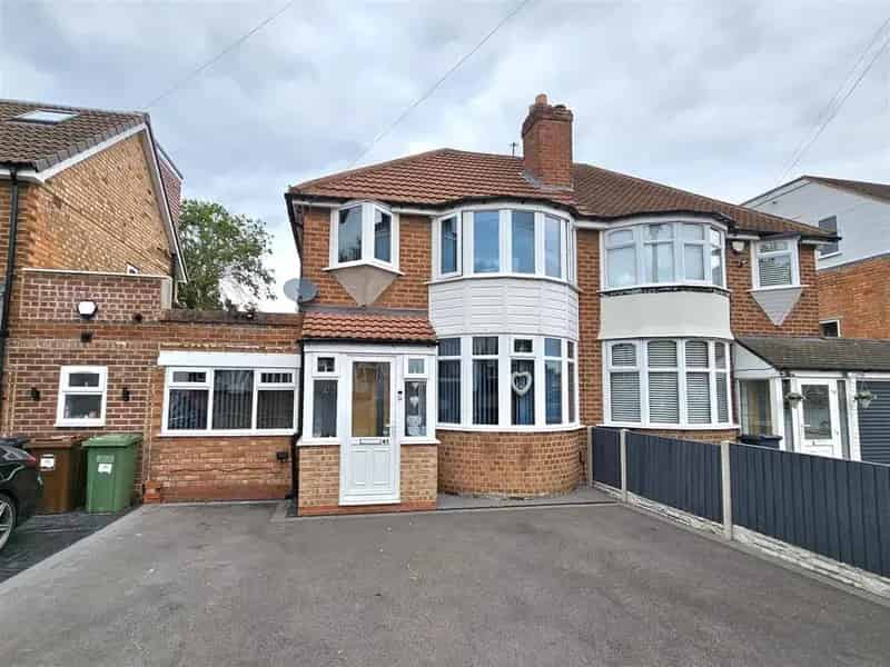 3 Bedroom Semi-Detached House for Sale Solihull