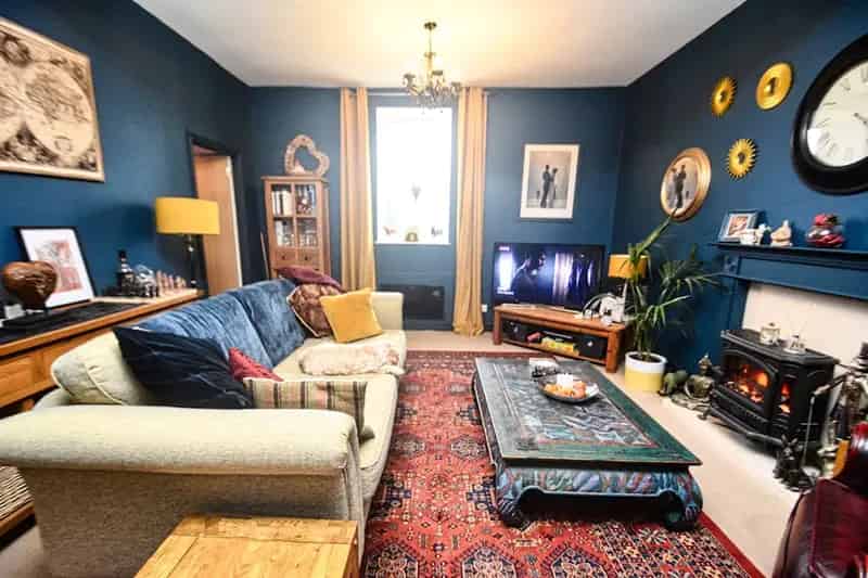 Newly Refurbished One Bedroom Apartment with Private Parking