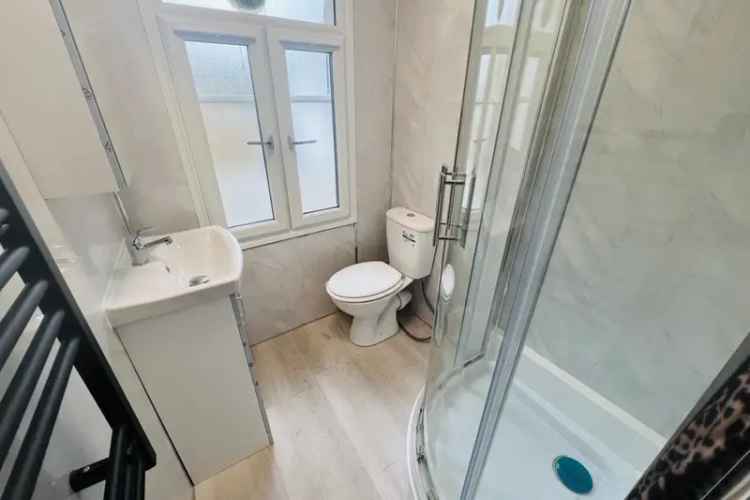 Stamford City Centre Two Bedroom Apartment - Zero Deposit Available
