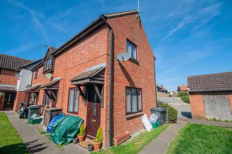 2 Bedroom End of Terrace House for Sale