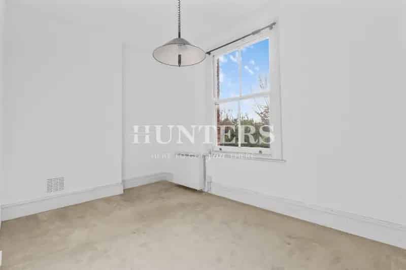 2 Bedroom Flat for Sale in Mapesbury Conservation Area