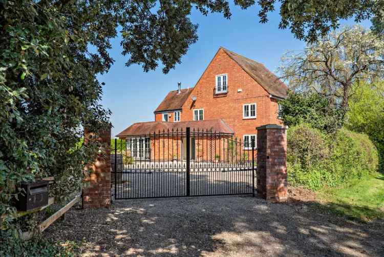 6 Bedroom Detached House with Stables and 6 Acres