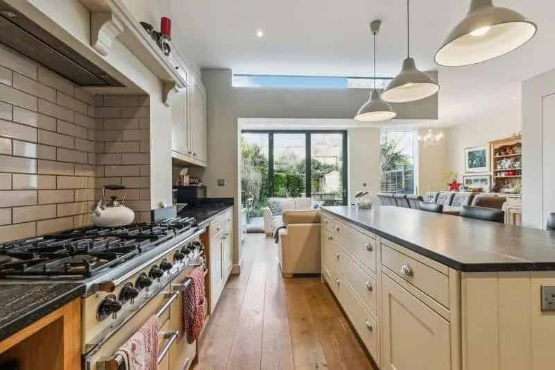 5 Bed House for Sale in Furzedown
