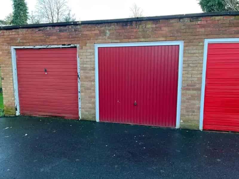 2 bed flat for sale