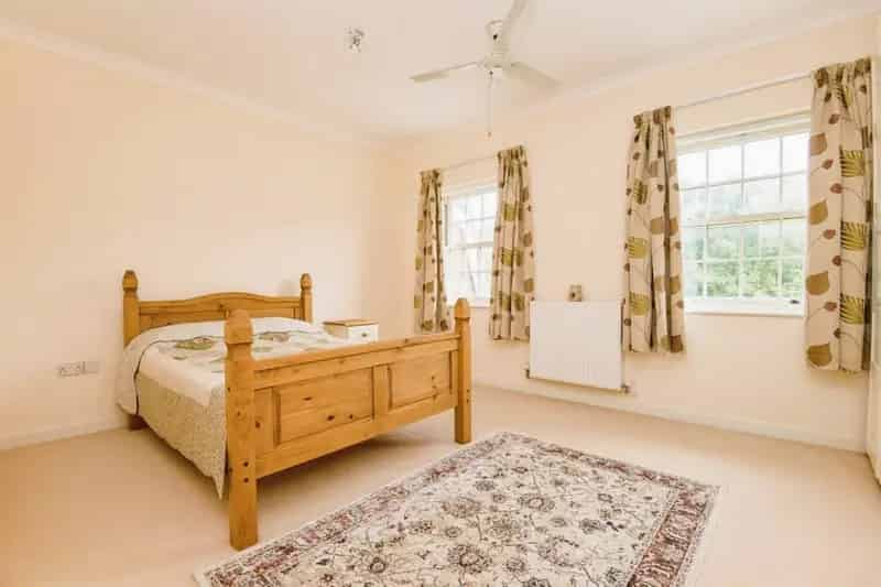 Three Bedroom Townhouse Near Tiverton Town Centre