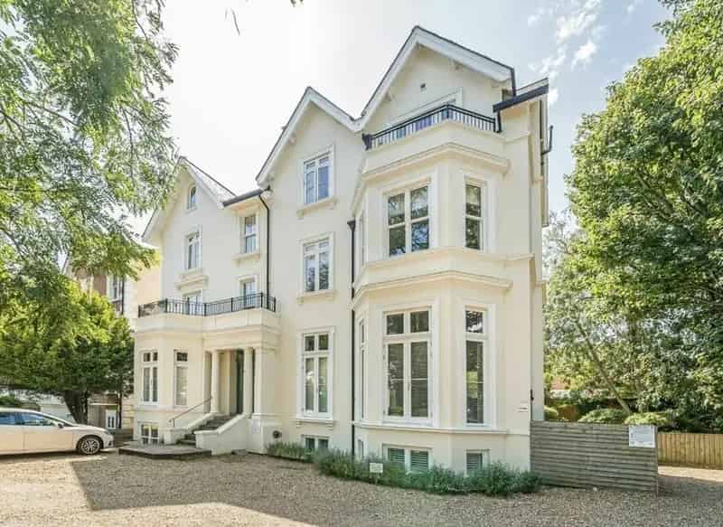 Flat For Sale , Oak Hill Road, London, England