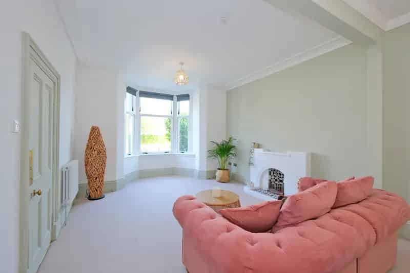 2 Bed Flat West End Aberdeen Modern Kitchen Garage
