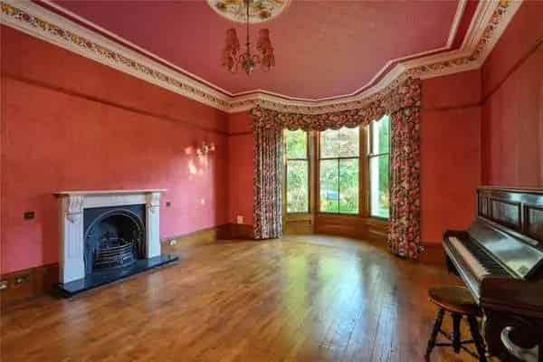 Victorian Townhouse with 0.54 Acres of Enclosed Grounds