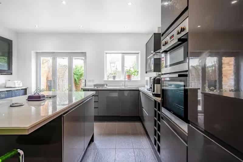 Three Double Bedroom Terrace House Near Tooting Broadway