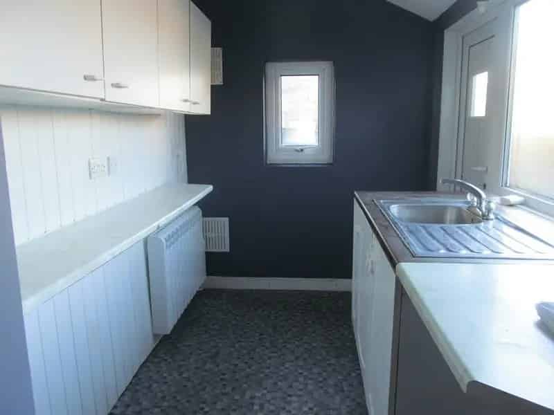 3 Bedroom House with Central Heating and Spacious Kitchen