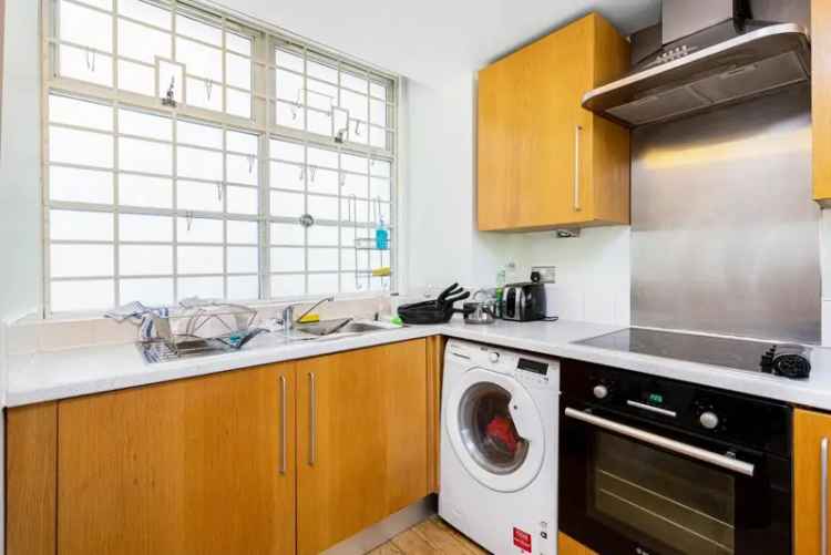 Spacious 2 Double Bedroom Art Deco Apartment