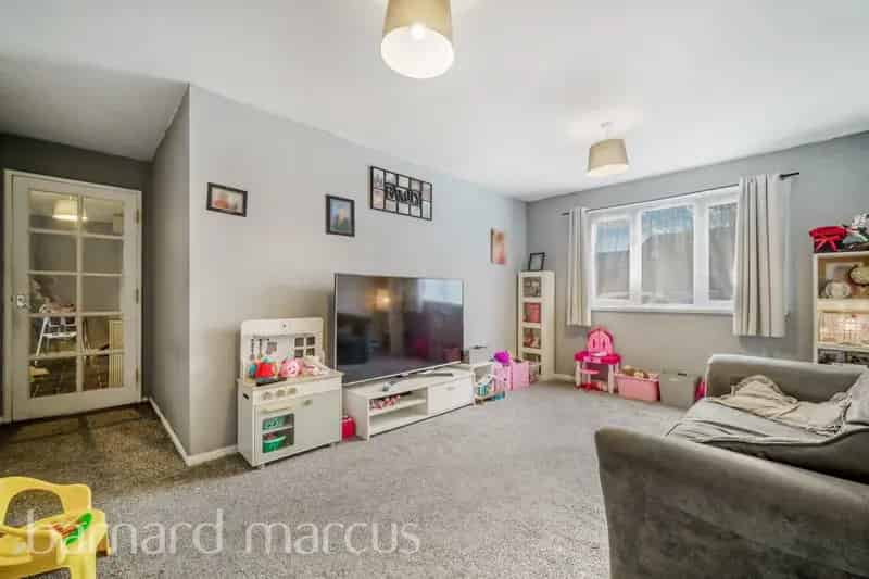 Flat For Sale , London, England