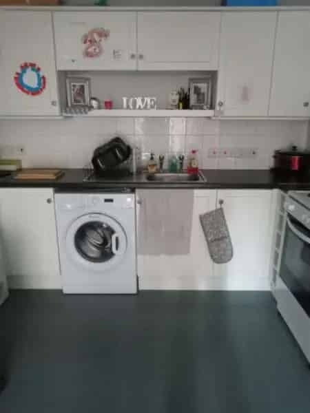 2 Bedroom Flat Near Town Centre