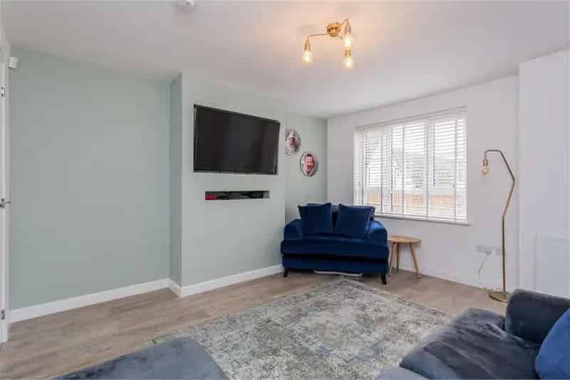 3 Bed House - Detached with 1 Reception Room