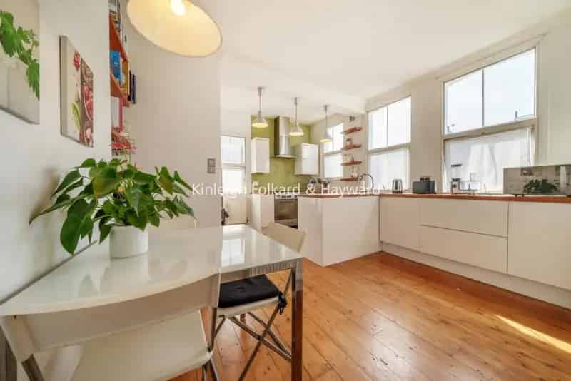 2 Bed Period Flat with Private Garden
