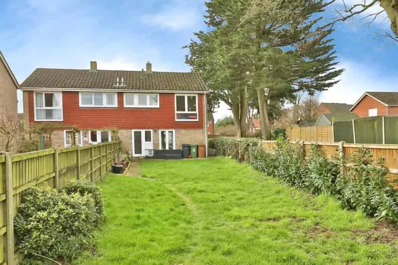 3 Bedroom Semi-Detached Home Near Town Centre