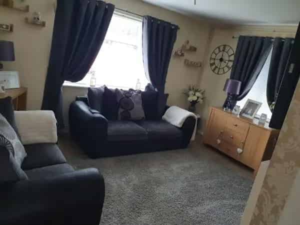 2 Bedroom Ground Floor Flat Near Shops and Schools