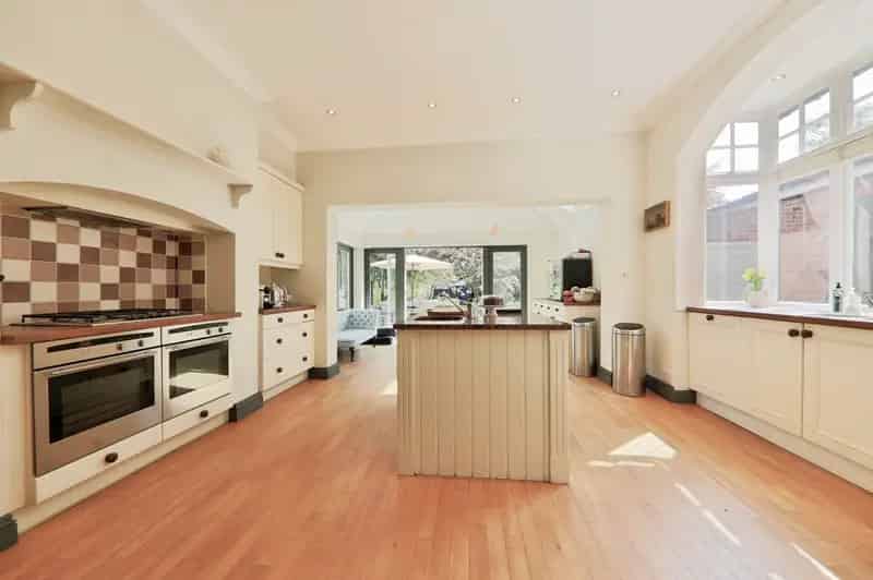 6 Bedroom Detached House Ferriby Road Hessle