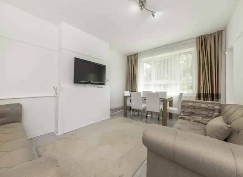 Three Double Bedroom Apartment with Two Balconies Near South Hampstead