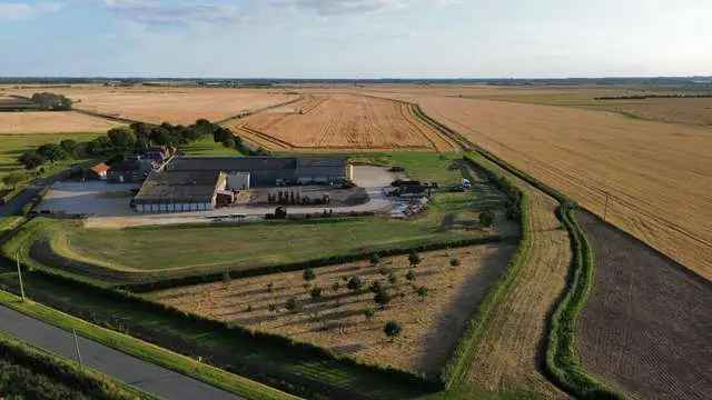 Howlett House Farm - Lot 1, Slackholme End, Hogsthorpe, Skegness, PE24 5NS | Property for sale | Savills