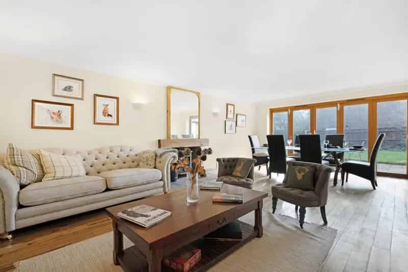 4 Bedroom Detached House for Sale Prestwood High Street
