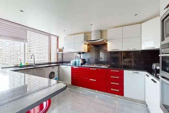 Flat for sale in The Quadrangle, London W2