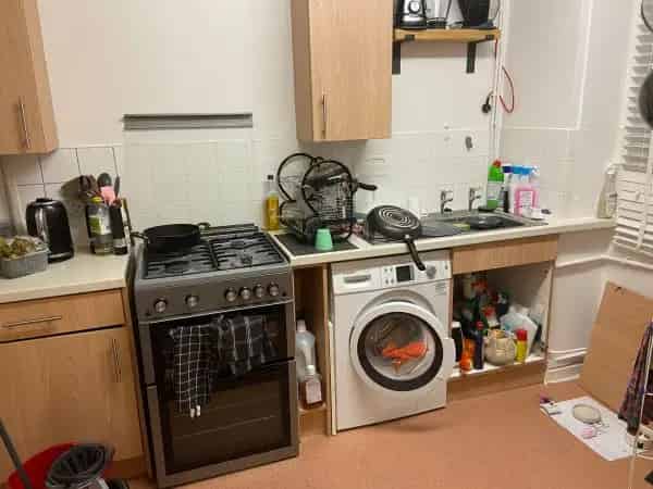 Two Bedroom Maisonette Flat with Communal Garden