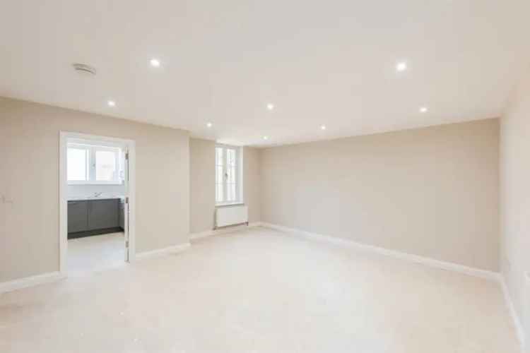 New Build Three Bedroom Townhouse Town Centre Location