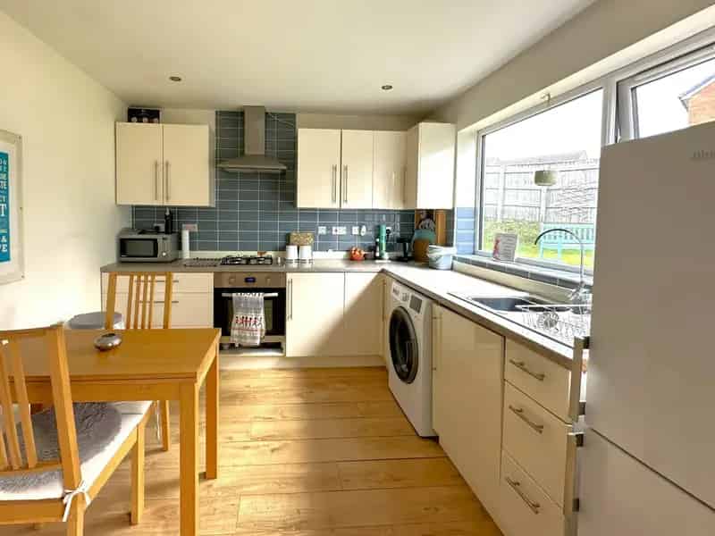 2-Bed Semi-Detached Bungalow Freehold Quiet Cul-de-sac