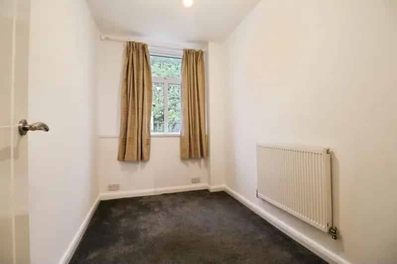 5 Bedroom Semi-Detached House in Barry Near Porthkerry Park