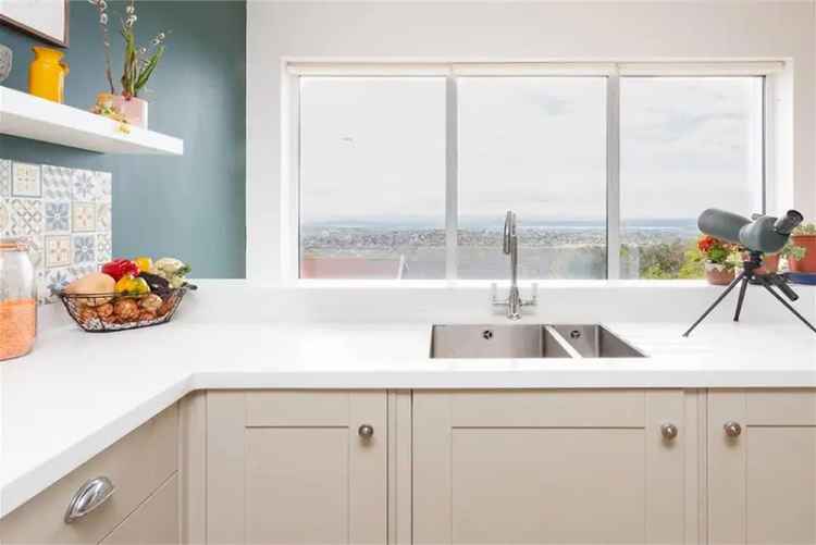 4 Bed Semi-Detached House with Panoramic Views