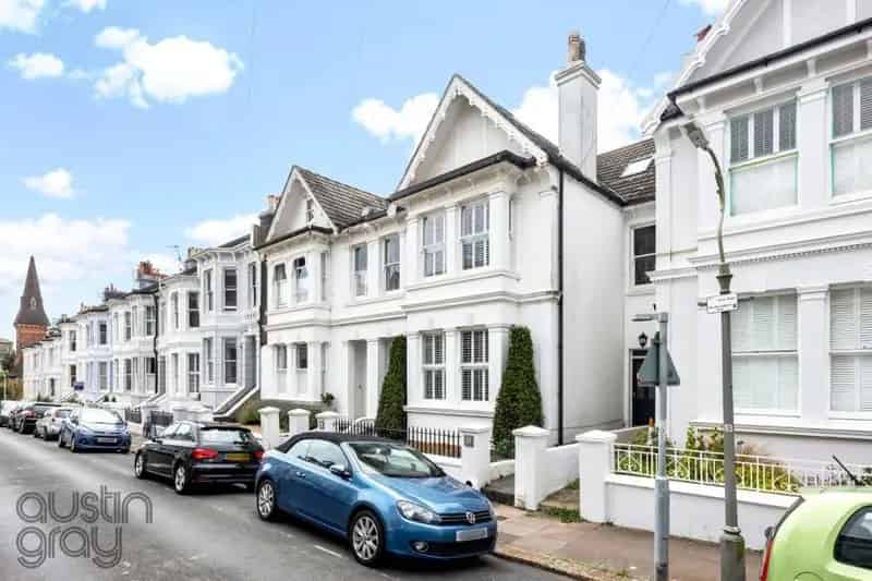 5 Bedroom Family Home for Sale