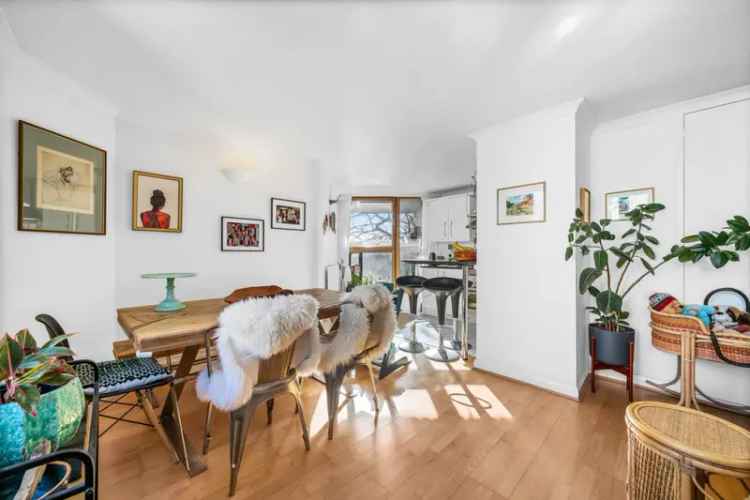 2 Bedroom Flat for Sale in Chelsea SW10