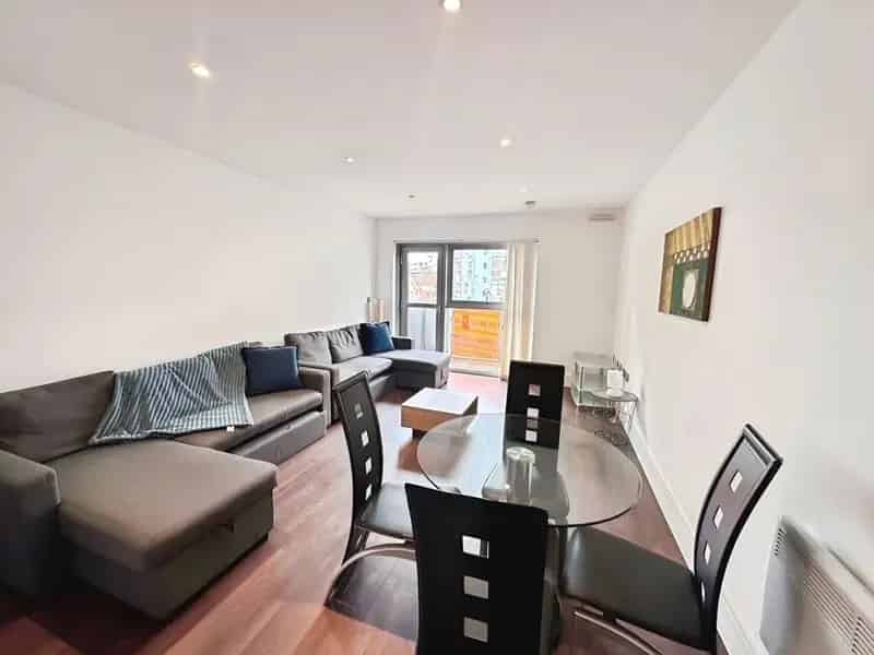 2 Bed Flat to Rent Manchester City Centre Canal Views