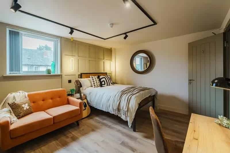 6 Bedroom Terraced House To Rent