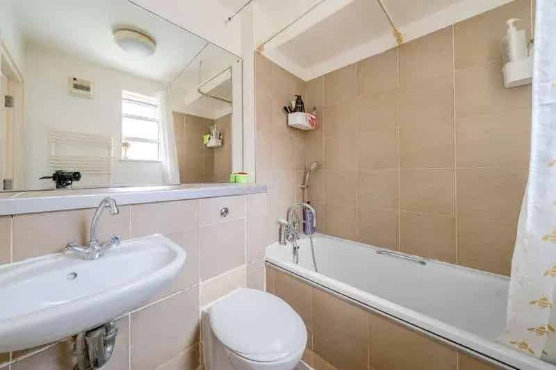 2 Bed Flat for Sale in Ealing