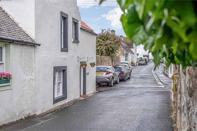 4 Bed House - Terraced with 2 Reception Rooms