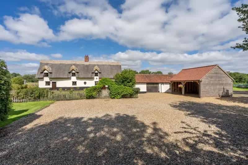 Grade II Listed Thatched Cottage 3 Beds 4.3 Acres Stables