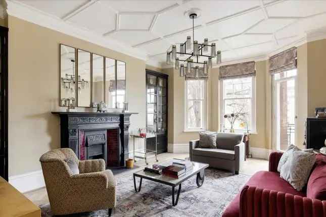 Flat for sale in Oakwood Court, London W14