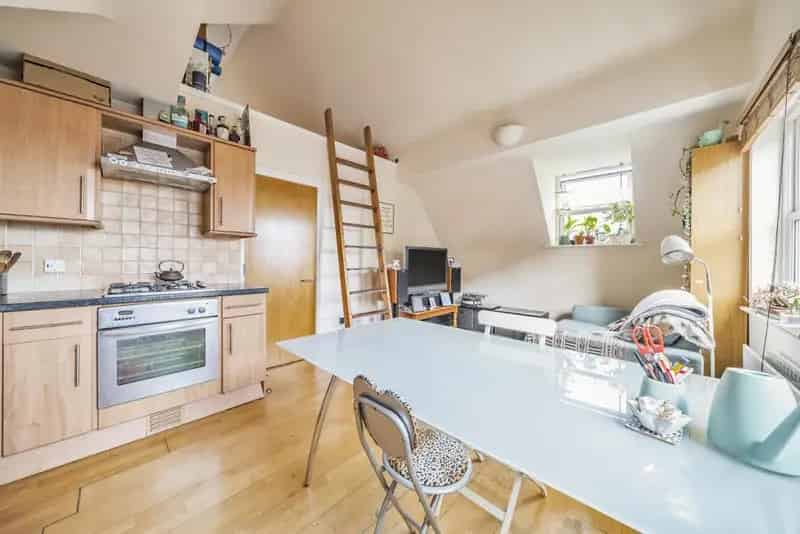 Spacious One Bedroom Apartment in Central Acton Near Acton Park